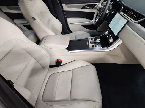 Used 2024 Jaguar XF R-Dynamic SE RWD image 3