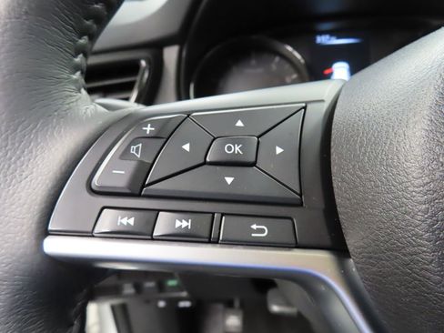 Used 2017 Nissan Rogue SV AWD/4WD image 38