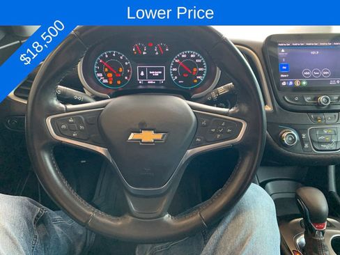 Used 2022 Chevrolet Malibu RS FWD image 3