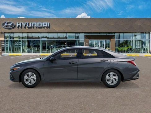 New 2026 Hyundai Elantra SE FWD image 3