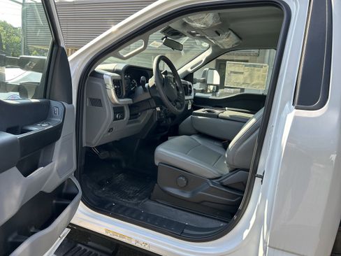 New 2025 Ford F550 2WD Regular Cab Super Duty image 32