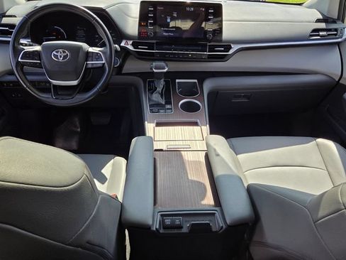 Used 2023 Toyota Sienna XLE FWD image 15