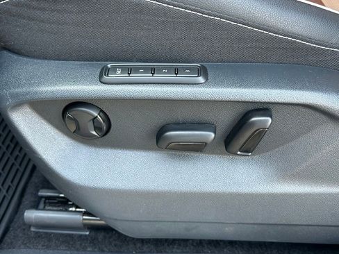 Used 2024 Volkswagen Tiguan SEL R-Line image 22