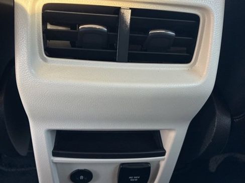 Used 2024 Ford Edge Titanium image 23