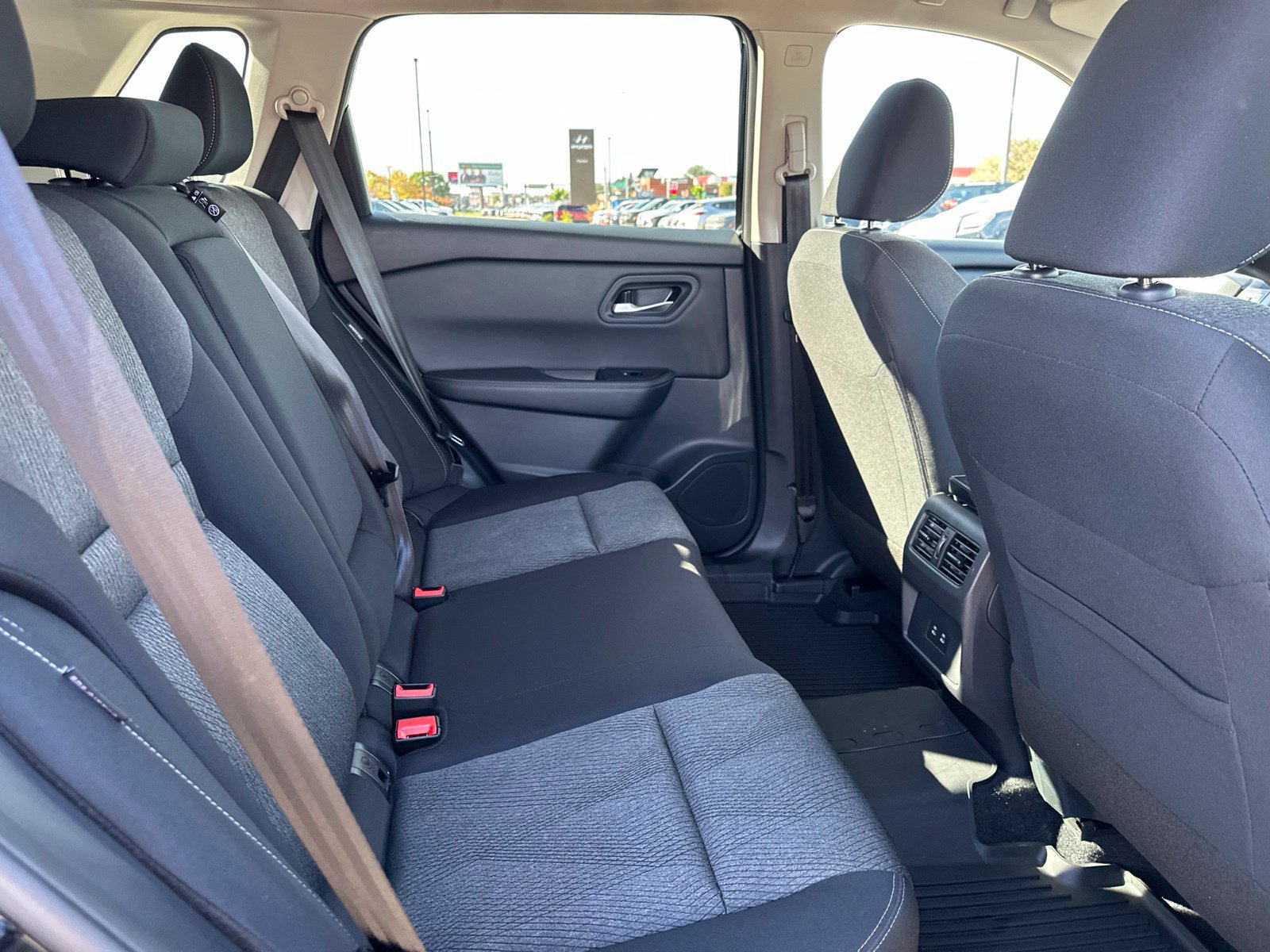 Used 2026 Nissan Rogue SV AWD/4WD image 28