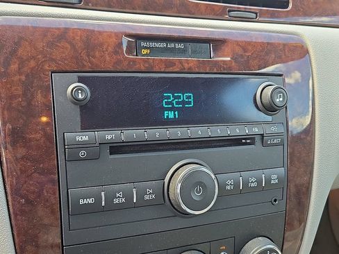 Used 2011 Chevrolet Impala LS FWD image 23