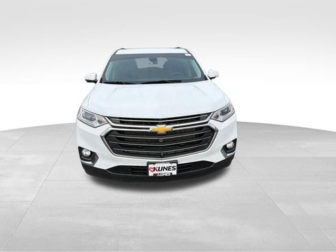Used 2020 Chevrolet Traverse LT w/ LT Premium Package FWD image 4
