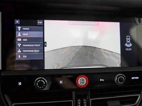 Certified 2023 Porsche Macan S AWD/4WD image 26