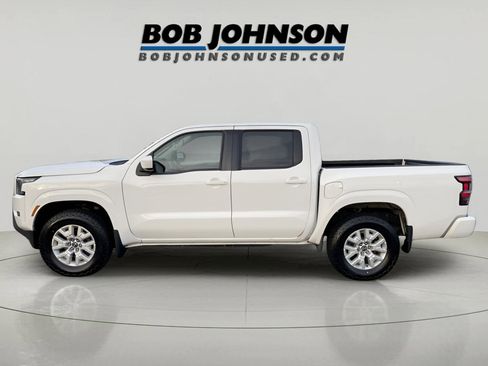 Used 2022 Nissan Frontier SV w/ Technology Package image 3