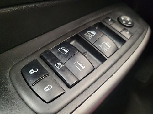 Used 2021 Jeep Cherokee Latitude FWD image 27