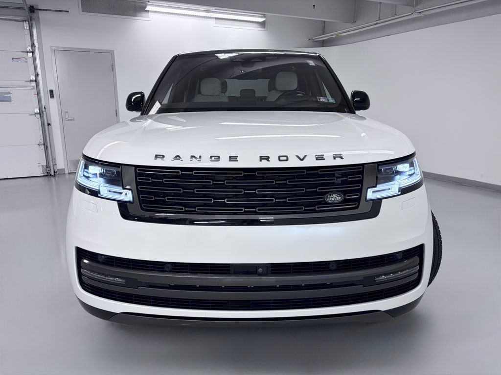 Used 2023 Land Rover Range Rover SE AWD/4WD image 3