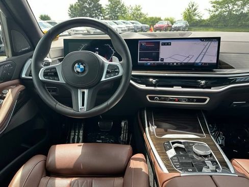 Used 2025 BMW X7 M60i AWD/4WD image 14