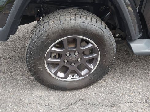 Used 2020 Jeep Gladiator Overland AWD/4WD image 7