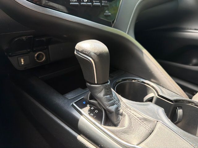 Used 2020 Toyota Camry SE FWD image 27
