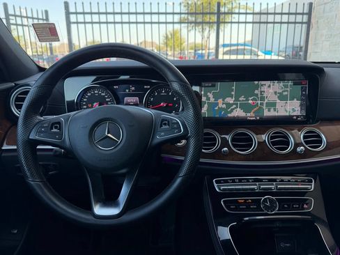 Used 2017 Mercedes-Benz E 300 4MATIC image 5