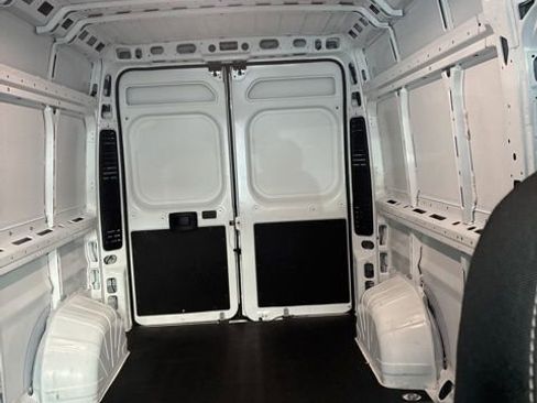Used 2024 RAM ProMaster 2500 w/ Convenience Group image 29