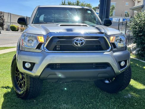 Used 2014 Toyota Tacoma 4x4 Double Cab w/ SR5 Package image 4