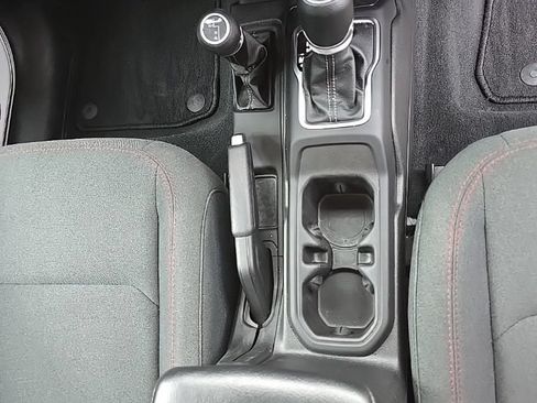 Used 2024 Jeep Wrangler Unlimited Rubicon AWD/4WD image 10