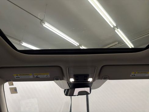 Used 2025 Honda Pilot Elite image 24