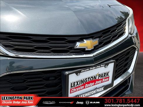 Used 2017 Chevrolet Cruze LT FWD image 32
