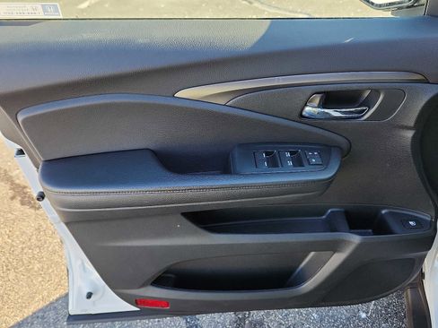 Certified 2022 Honda Pilot Sport image 12