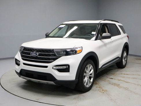 Used 2023 Ford Explorer XLT w/ Equipment Group 202A AWD/4WD image 7