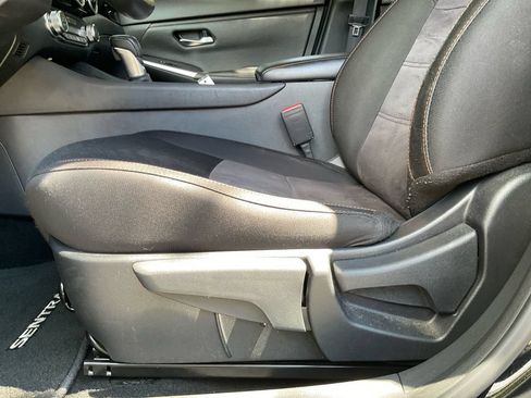 Used 2025 Nissan Sentra SR FWD image 33