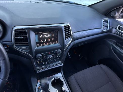 Used 2019 Jeep Grand Cherokee Laredo image 16
