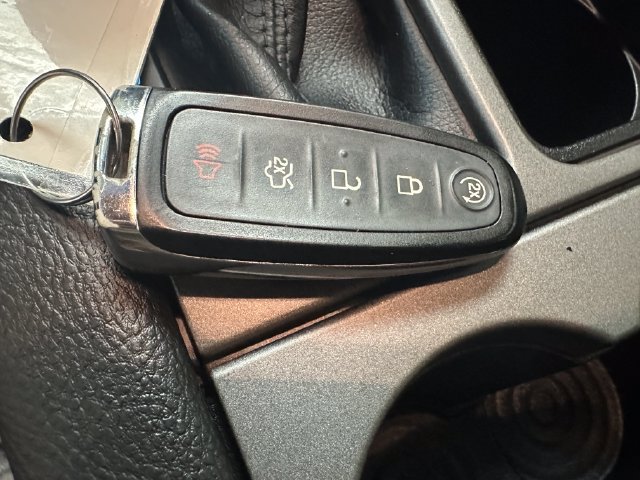 Used 2018 Ford Taurus SEL w/ Equipment Group 201A AWD/4WD image 16