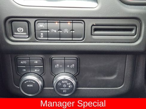 Used 2024 GMC Yukon SLT AWD/4WD image 23