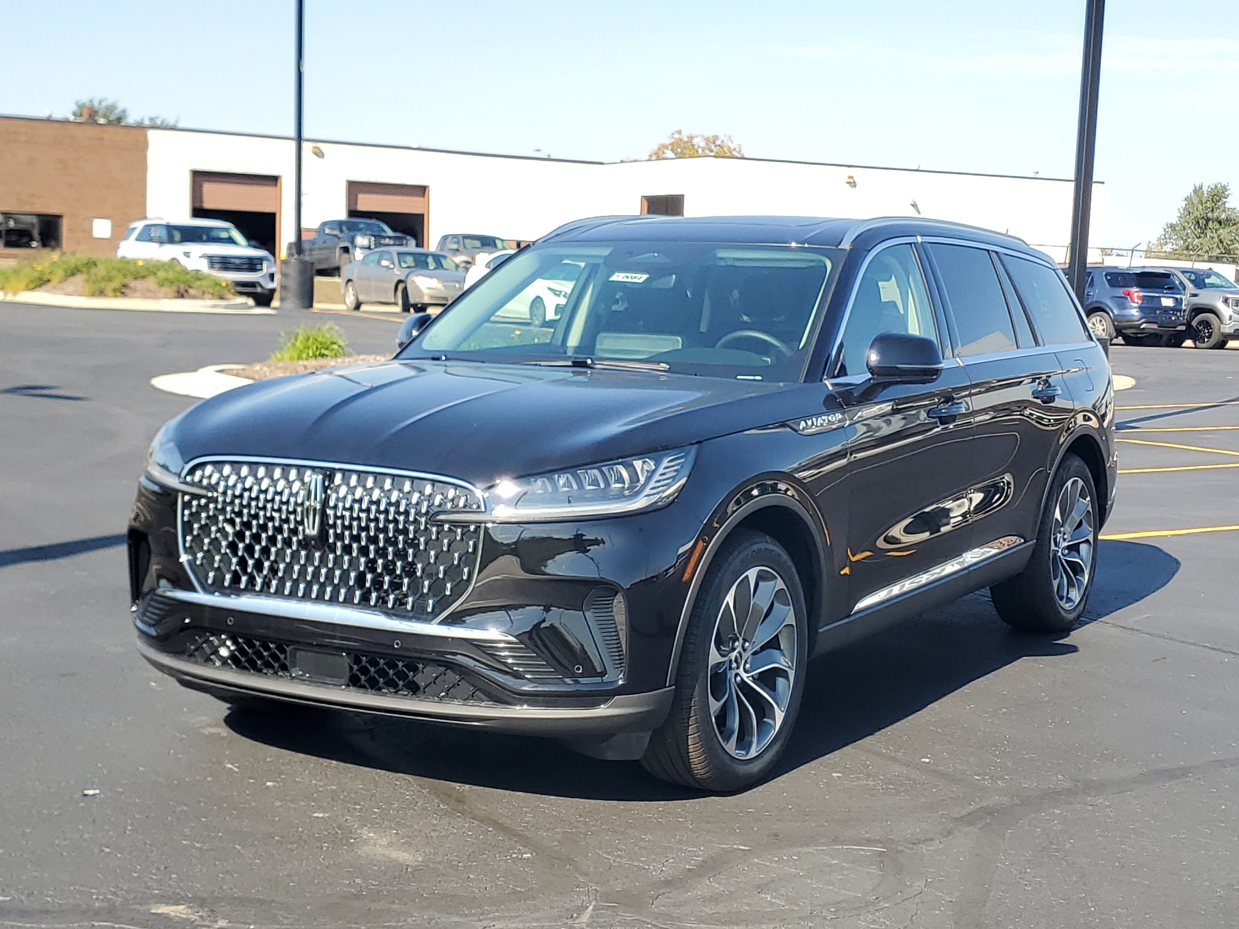 New 2027 Lincoln Aviator AWD image 2
