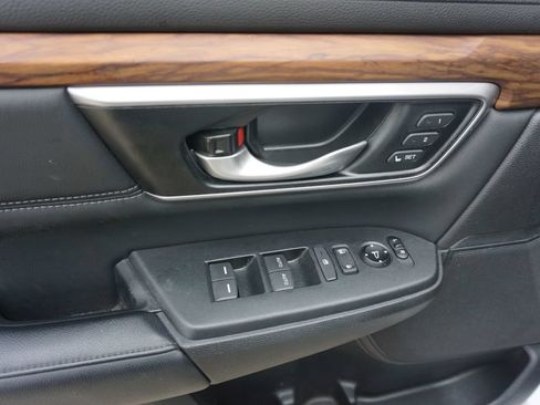Used 2019 Honda CR-V Touring image 4