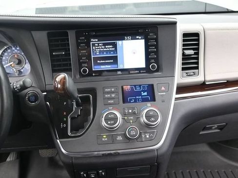 Used 2019 Toyota Sienna Limited FWD image 7