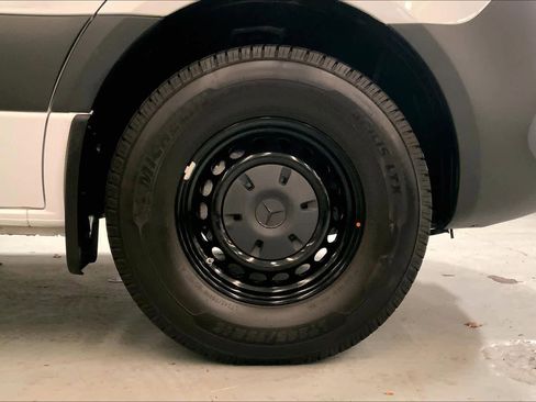 Used 2025 Mercedes-Benz Sprinter 2500 image 8