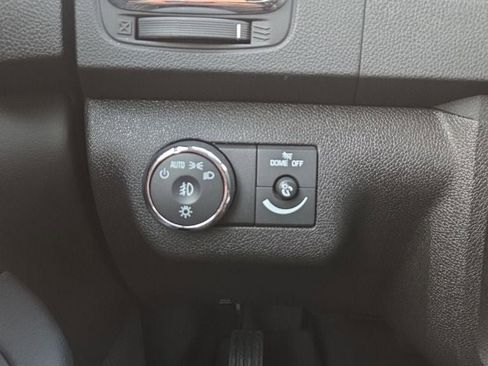 Used 2011 GMC Acadia SLE image 17