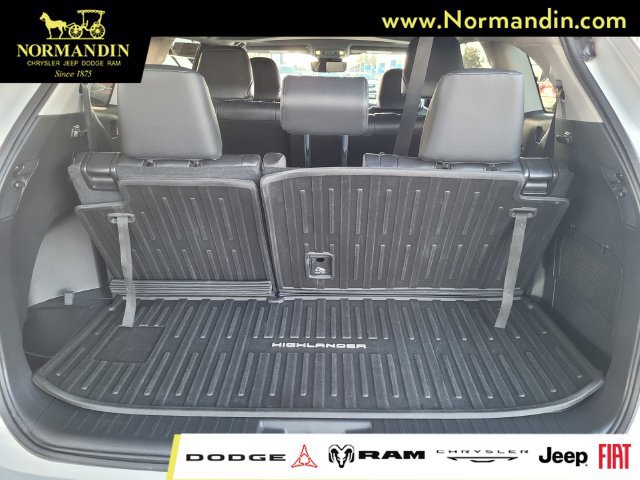 Used 2022 Toyota Highlander XLE FWD image 19