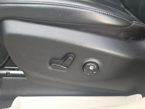 Used 2023 Chrysler Pacifica Touring-L FWD image 30