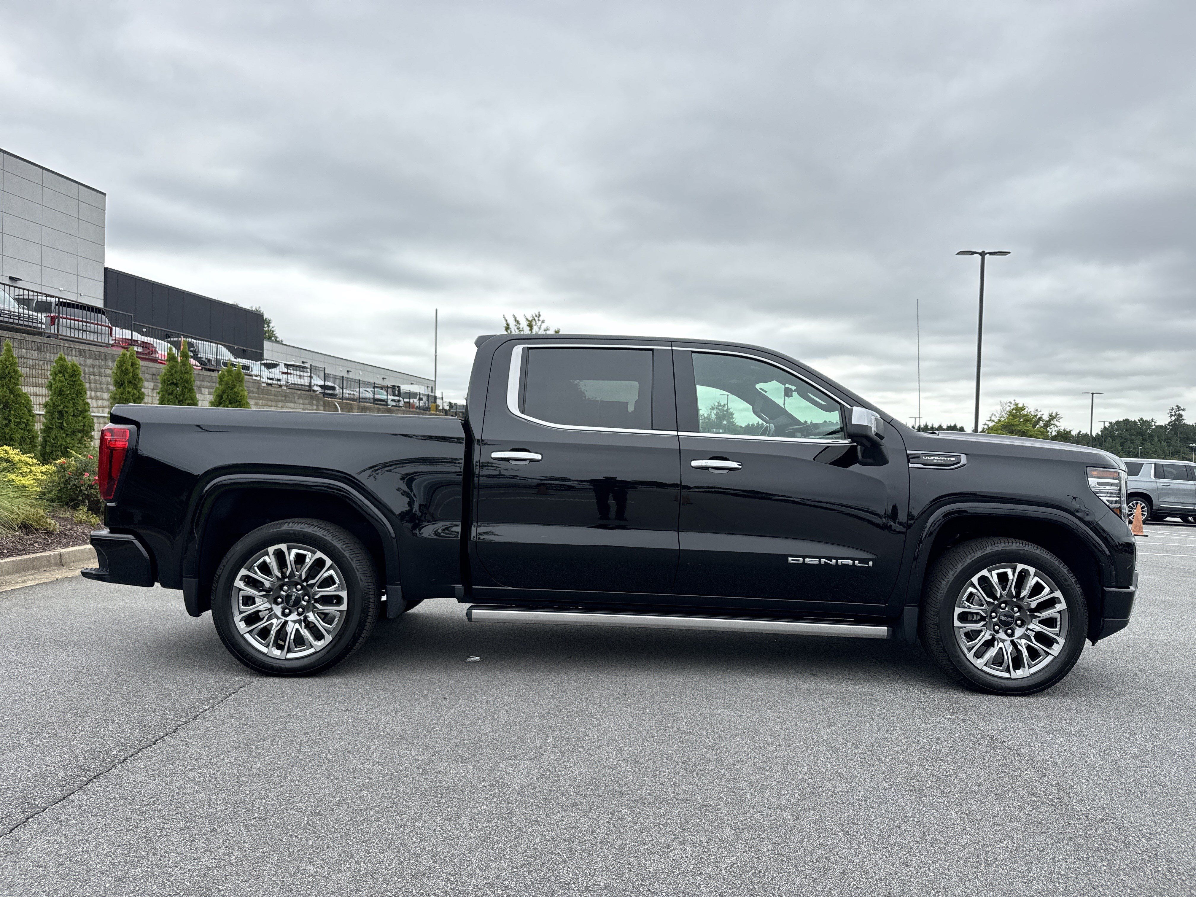 Used 2023 GMC Sierra 1500 Denali Ultimate AWD/4WD image 10