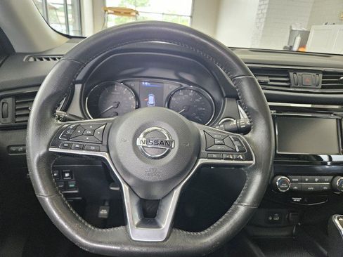 Used 2018 Nissan Rogue SV AWD/4WD image 19