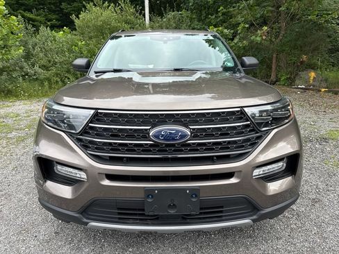 Used 2021 Ford Explorer XLT w/ Equipment Group 202A AWD/4WD image 2