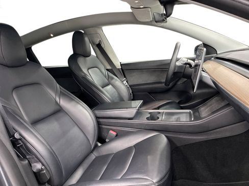 Certified 2022 Tesla Model Y Long Range AWD/4WD image 13