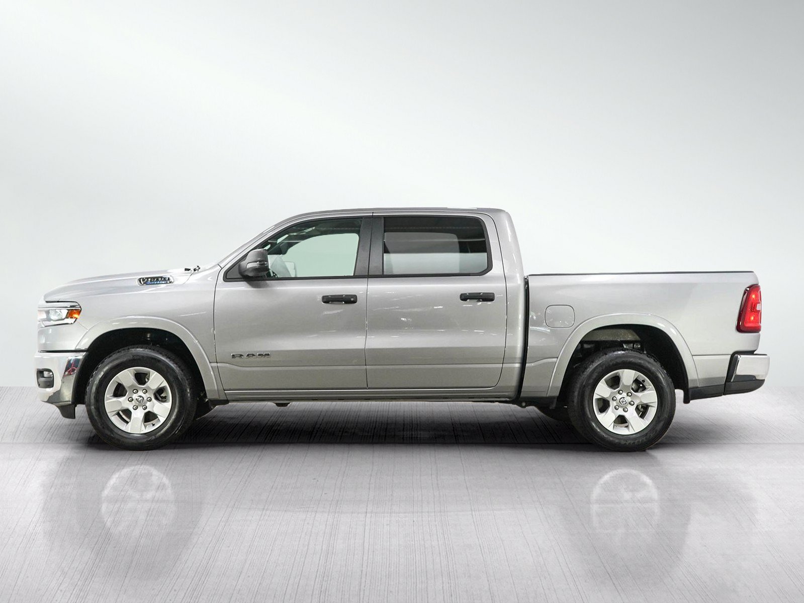 Used 2025 RAM 1500 Big Horn AWD/4WD image 2