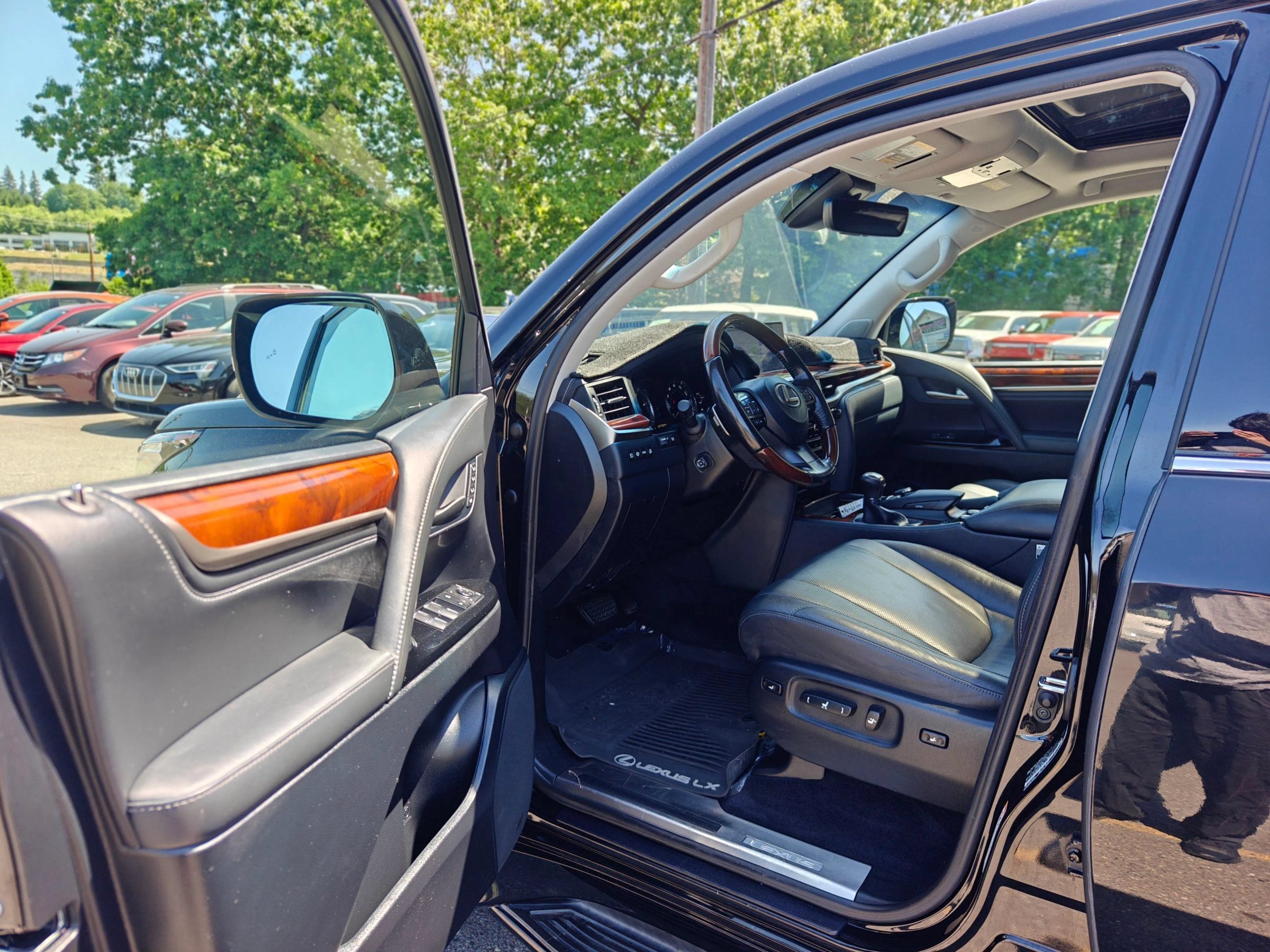 Used 2018 Lexus LX 570 4WD image 13