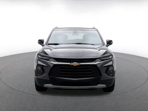Used 2025 Chevrolet Blazer LT FWD image 2
