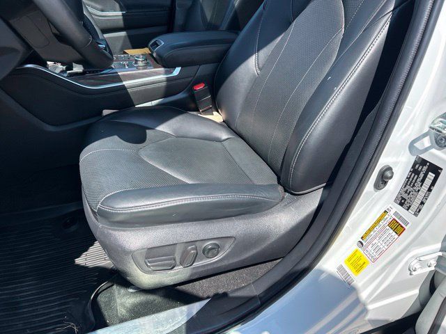 Used 2023 Toyota Highlander Limited AWD/4WD image 15