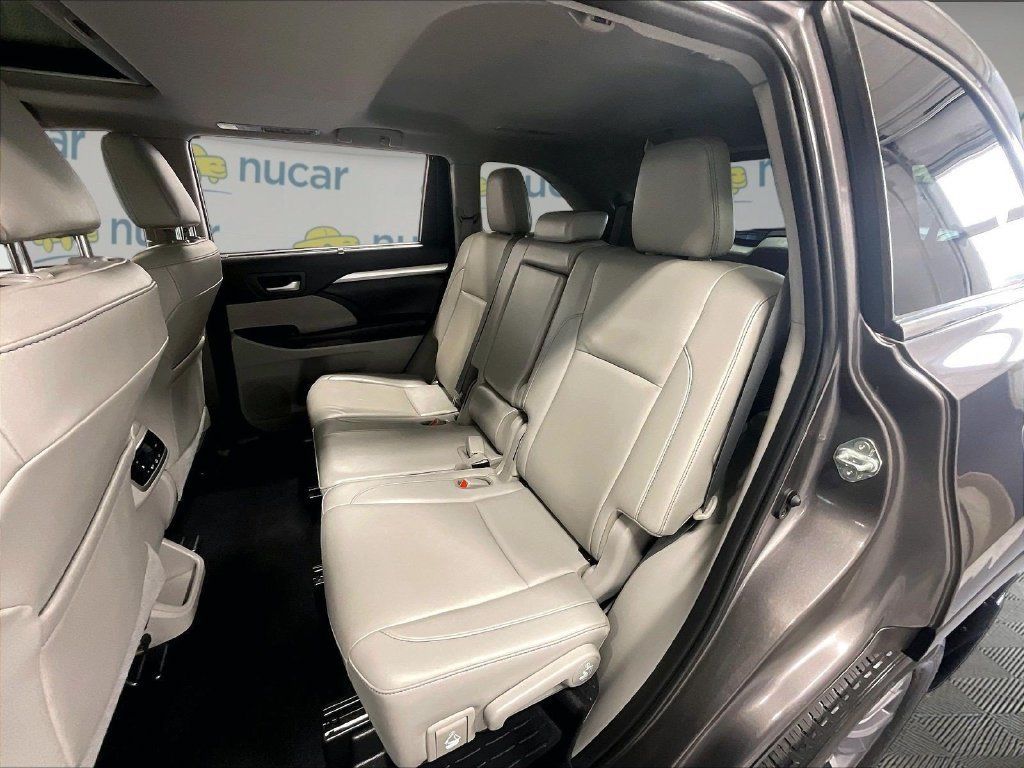 Used 2019 Toyota Highlander XLE AWD/4WD image 15