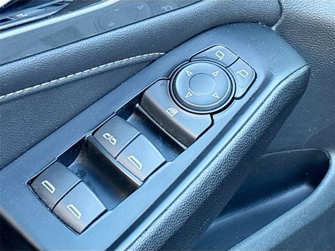 Used 2023 Chevrolet Traverse LT image 17