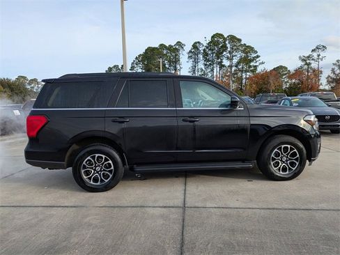 Used 2024 Ford Expedition XLT image 3