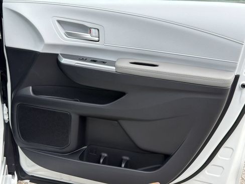New 2026 Toyota Sienna XLE FWD image 13