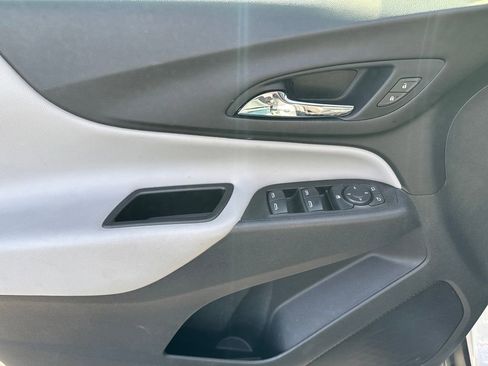 Used 2021 Chevrolet Equinox LS w/ LS Convenience Package image 12